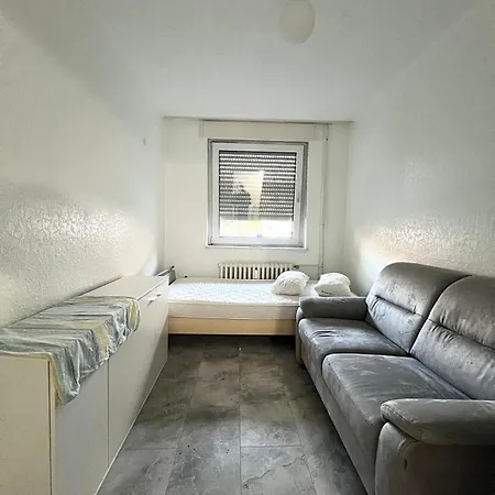 - Graphite Modern 3-room - Stylish Grey Interior - Spacious Terrace - Fully Equipped Kitchen - Wi-fi - Renovated 2024 - & Convenient Location - Free Parking - Near Bus & Airport - Apartment *