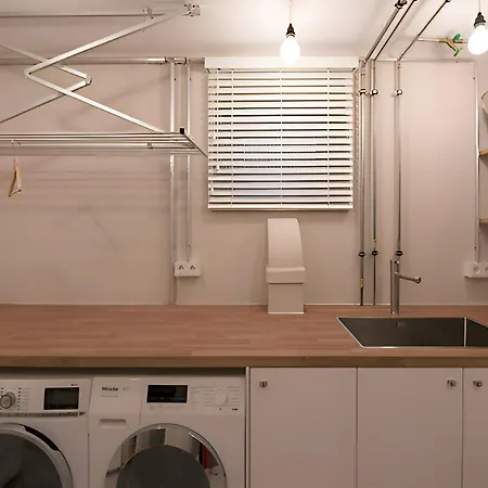 Apartment - Graphite Modern 3-room - Stylish Grey Interior - Spacious Terrace - Fully Equipped Kitchen - Wi-fi - Renovated 2024 - & Convenient Location - Free Parking - Near Bus & Airport - Duisburg