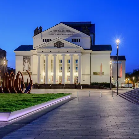 - Graphite Modern 3-room - Stylish Grey Interior - Spacious Terrace - Fully Equipped Kitchen - Wi-fi - Renovated 2024 - & Convenient Location - Free Parking - Near Bus & Airport - Apartment