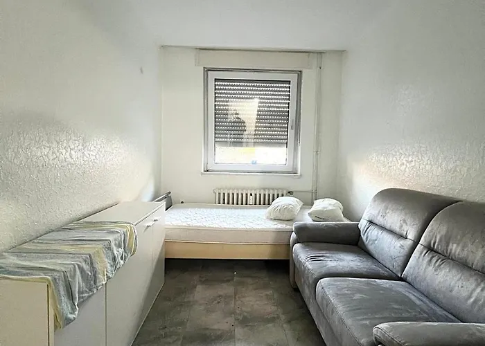 - Graphite Modern 3-room - Stylish Grey Interior - Spacious Terrace - Fully Equipped Kitchen - Wi-fi - Renovated 2024 - & Convenient Location - Free Parking - Near Bus & Airport - Apartment *