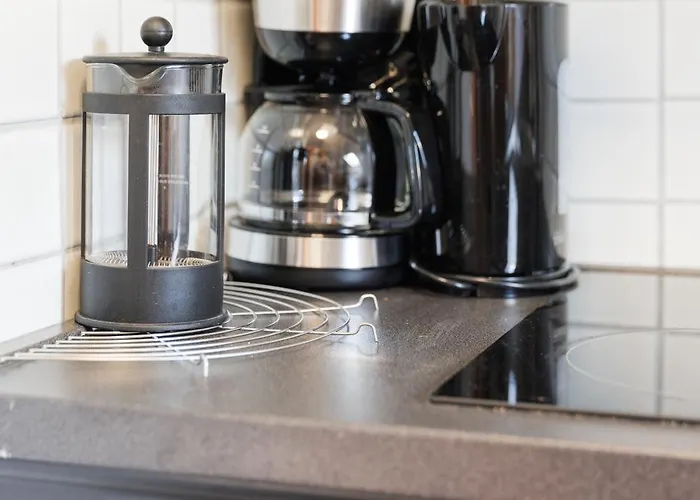 - Graphite Modern 3-room - Stylish Grey Interior - Spacious Terrace - Fully Equipped Kitchen - Wi-fi - Renovated 2024 - & Convenient Location - Free Parking - Near Bus & Airport - * Duisburg