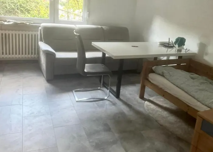 - Graphite Modern 3-room - Stylish Grey Interior - Spacious Terrace - Fully Equipped Kitchen - Wi-fi - Renovated 2024 - & Convenient Location - Free Parking - Near Bus & Airport - Duisburg