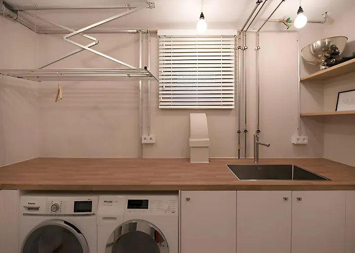 Apartment - Graphite Modern 3-room - Stylish Grey Interior - Spacious Terrace - Fully Equipped Kitchen - Wi-fi - Renovated 2024 - & Convenient Location - Free Parking - Near Bus & Airport - Duisburg