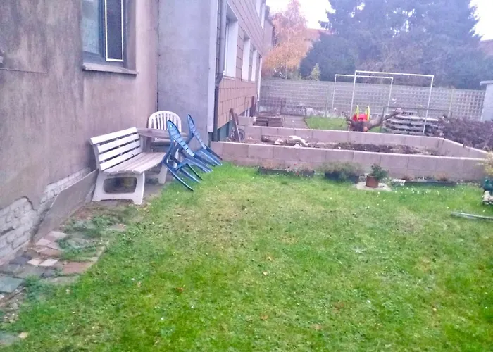 - Graphite Modern 3-room - Stylish Grey Interior - Spacious Terrace - Fully Equipped Kitchen - Wi-fi - Renovated 2024 - & Convenient Location - Free Parking - Near Bus & Airport - Apartment Duisburg